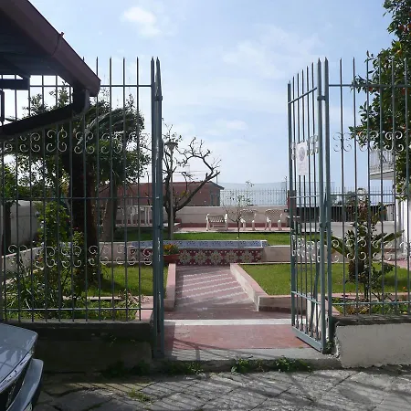 Garden House Bed and breakfast 4*