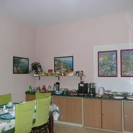 Garden House Bed and breakfast 4*